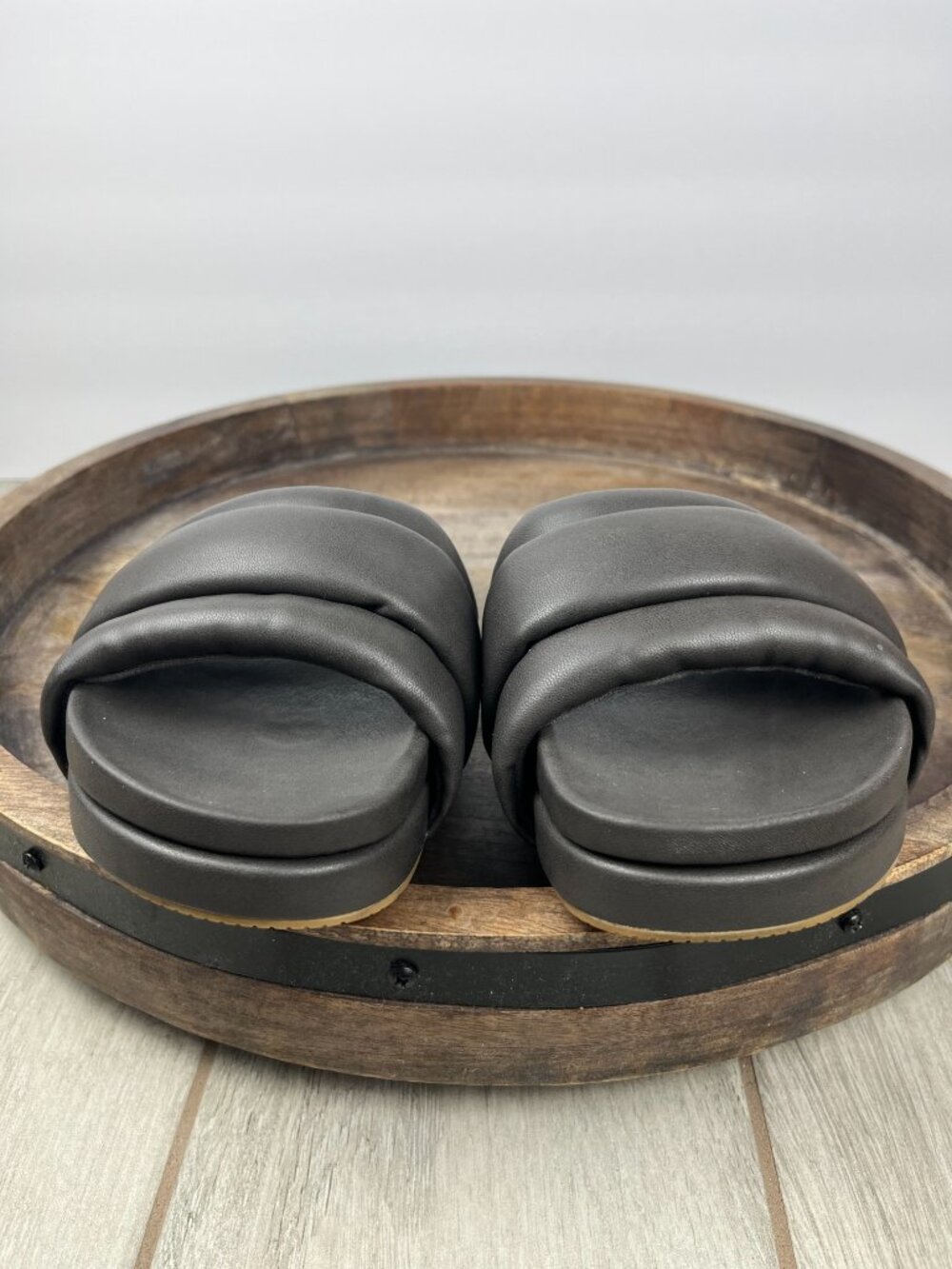 Commbi Softie Slide Sandal Vegan Leather Unisex Faded Black Size 8 - Like New - Picture 13 of 16